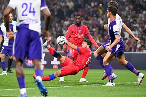 ركلتان مقصيتان في 7 دقائق.. نيفيز يبهر جماهير باريس سان جيرمان